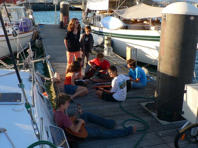 82- Guitare party sur le ponton 